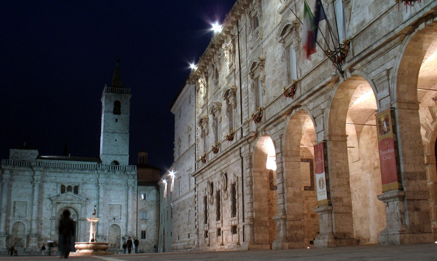 PIAZZA DELL'ARENGO ASCOLI PICENO